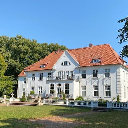 Schloss Badow Екстериор снимка