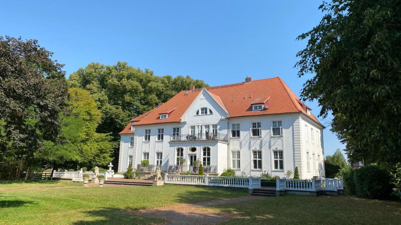 Schloss Badow Екстериор снимка